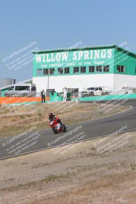 media/Apr-20-2025-AHRMA (Sun) [[393a79c373]]/Race/Group 11 early race/Turn 4b/